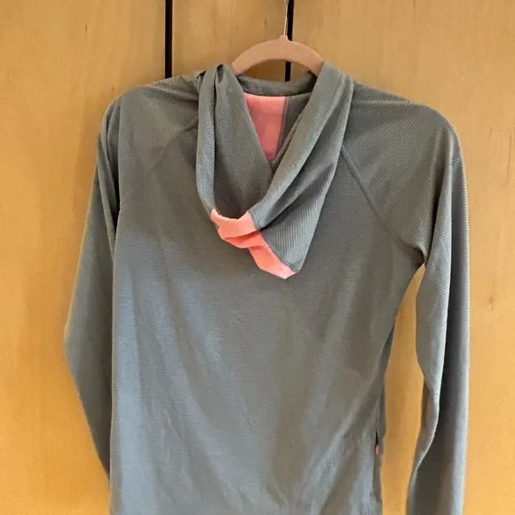 Workout top - Picture 2 of 10